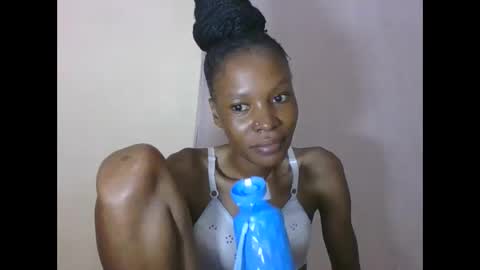 Snapshot of sweetpetite254 chatting on January 13, 2026, 2:06 am ESTHER online show from January 13, 2026, 2:06 am