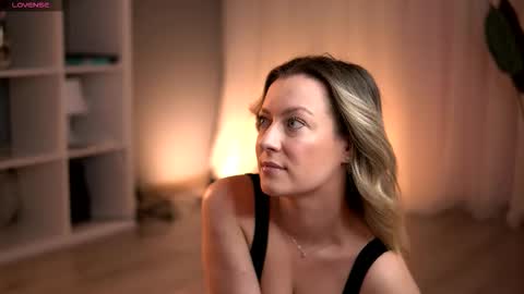 Snapshot of sweetrossie chatting on February 9, 2026, 10:25 pm Rose online show from February 9, 2026, 10:25 pm