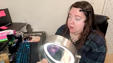 ruby and scarlet online show from November 5, 2025, 10:04 am