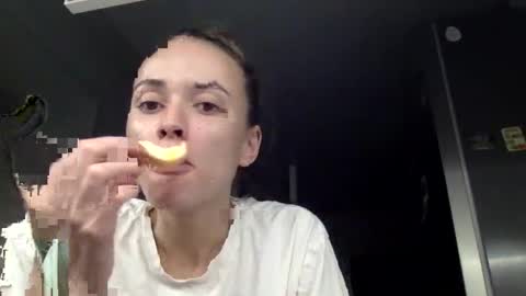 sweetsatalana online show from May 26, 2026, 11:23 pm