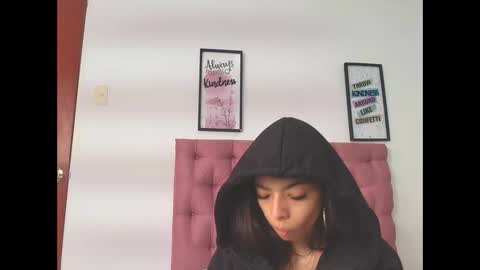 sweetscaarlett online show from May 18, 2026, 2:01 pm