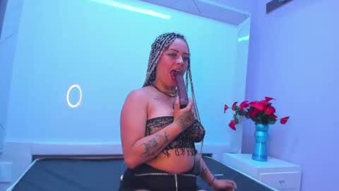 Snapshot of sweetsinsn_ chatting on October 27, 2025, 8:35 pm Sweetsinsn  online show from October 27, 2025, 8:35 pm