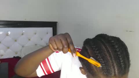 sweetslyvie online show from April 13, 2026, 7:03 am