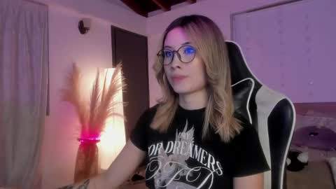 Snapshot of sweett_catt1 chatting on February 23, 2025, 8:28 am Cat independent model online show from February 23, 2025, 8:28 am