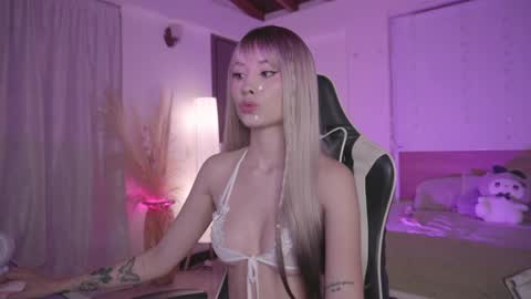 Snapshot of sweett_catt1 chatting on March 2, 2025, 4:28 am Cat independent model online show from March 2, 2025, 4:28 am