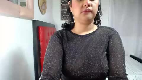 Snapshot of sweettei chatting on February 7, 2025, 11:12 am Me llamo Tara online show from February 7, 2025, 11:12 am