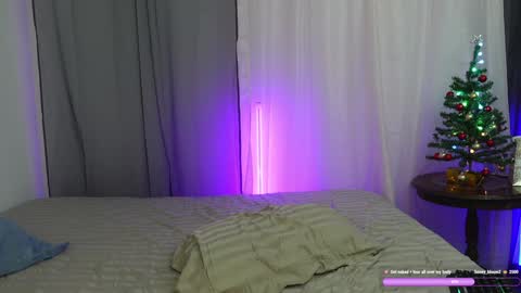 Snapshot of sweettmaddie chatting on December 27, 2024, 1:43 am Maddie online show from December 27, 2024, 1:43 am