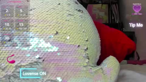 Mia online show from September 26, 2025, 6:45 pm