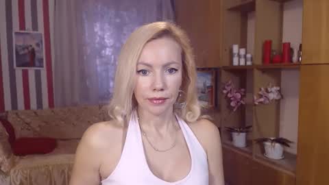 Snapshot of sweety_friend chatting on November 19, 2025, 10:48 am Sweety friend online show from November 19, 2025, 10:48 am