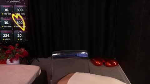 Snapshot of sweety_one_ chatting on April 19, 2026, 1:43 pm Sweety one online show from April 19, 2026, 1:43 pm