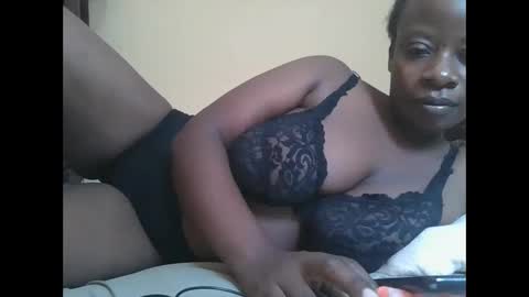 sweetyass25 online show from October 6, 2025, 6:22 am
