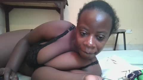 Snapshot of sweetyass25 chatting on February 6, 2026, 7:56 am sweetyass25 online show from February 6, 2026, 7:56 am