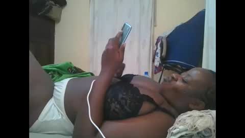 Snapshot of sweetyass25 chatting on February 27, 2026, 6:08 pm sweetyass25 online show from February 27, 2026, 6:08 pm