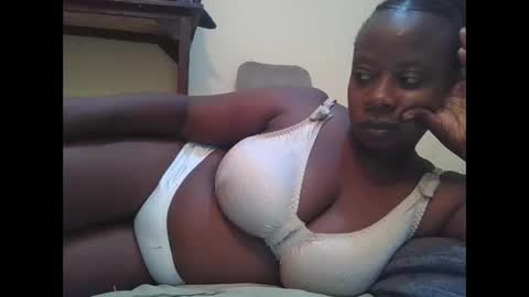 sweetyass25 online show from May 1, 2026, 4:06 am