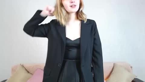 Snapshot of sweetyybay chatting on December 14, 2025, 2:00 pm Stacy online show from December 14, 2025, 2:00 pm