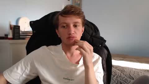 Snapshot of swetieecharmm chatting on January 17, 2026, 12:43 pm Cat online show from January 17, 2026, 12:43 pm