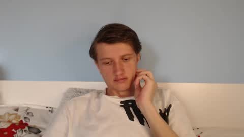 Snapshot of swetieeglow chatting on March 17, 2026, 6:50 am Cat online show from March 17, 2026, 6:50 am