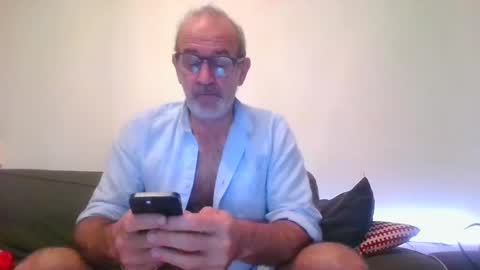 swimmi70 online show from December 3, 2024, 4:06 pm