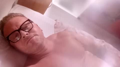 Snapshot of swingrstarr chatting on December 3, 2024, 2:03 am Swingrstarr online show from December 3, 2024, 2:03 am