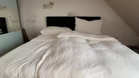 Snapshot of swizzmen1984 chatting on October 8, 2025, 11:30 am Luca and Kira online show from October 8, 2025, 11:30 am