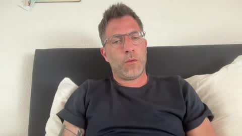 Snapshot of swizzmen1984 chatting on May 3, 2026, 10:32 am Luca and Kira online show from May 3, 2026, 10:32 am