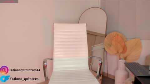 Snapshot of swt_molly chatting on December 13, 2024, 4:11 am Molly online show from December 13, 2024, 4:11 am