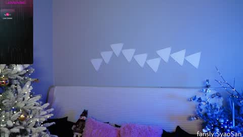 syaosan_ online show from December 19, 2024, 3:29 am