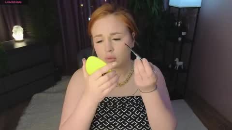 sydneysweeton online show from May 14, 2026, 12:12 pm