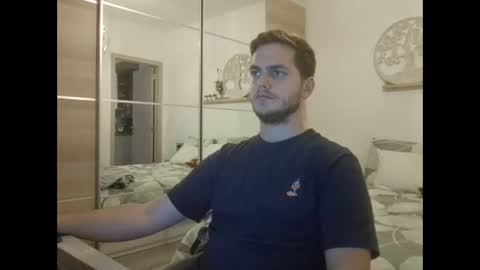 syl092 online show from October 14, 2025, 5:03 pm