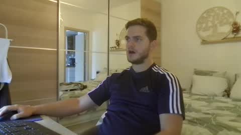 syl092 online show from October 15, 2025, 3:23 pm