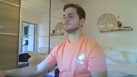 syl092 online show from November 8, 2025, 10:37 am