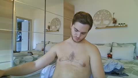 syl092 online show from November 13, 2025, 1:32 pm