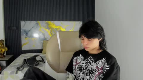 sylasfrost online show from December 2, 2025, 7:53 pm