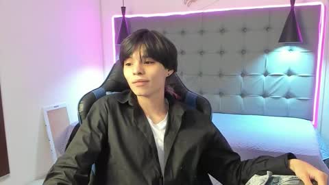 Snapshot of sylasfrost chatting on February 19, 2026, 12:34 pm sylasfrost online show from February 19, 2026, 12:34 pm