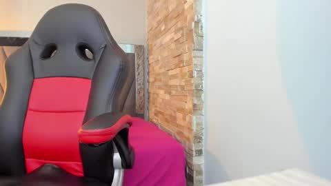 Snapshot of sylvana_rey chatting on October 11, 2025, 12:15 pm S Y L V A N A online show from October 11, 2025, 12:15 pm