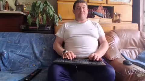Snapshot of sympa_trique chatting on July 19, 2026, 4:11 pm sympa_trique online show from July 19, 2026, 4:11 pm