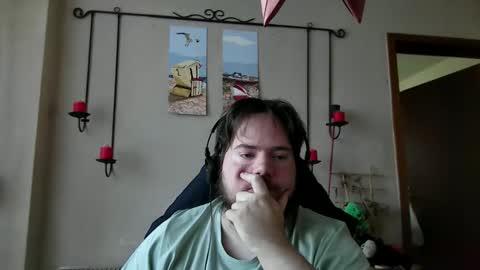 sympon1e online show from November 7, 2025, 10:26 am