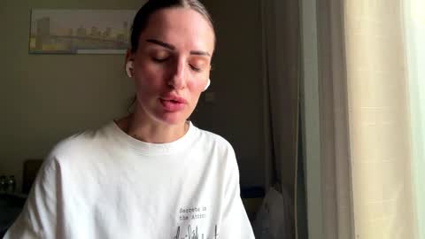 Snapshot of syreetanuttall chatting on March 5, 2026, 2:02 pm Megan online show from March 5, 2026, 2:02 pm