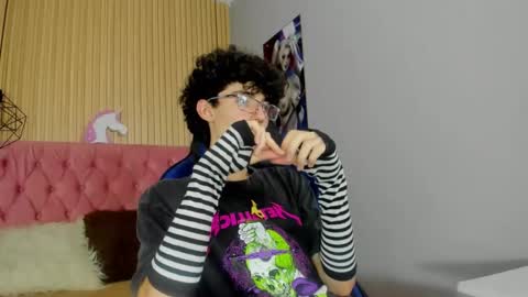 Snapshot of syriussz chatting on February 4, 2026, 7:31 pm Syriussz online show from February 4, 2026, 7:31 pm