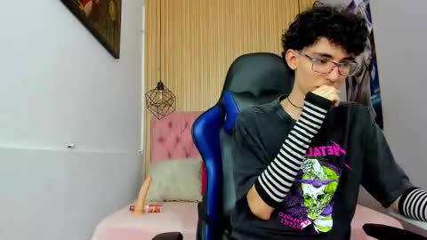 Snapshot of syriussz chatting on February 17, 2026, 7:42 pm Syriussz online show from February 17, 2026, 7:42 pm