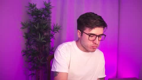 Snapshot of t0ny_wylie chatting on November 12, 2025, 10:48 am t0ny_wylie online show from November 12, 2025, 10:48 am