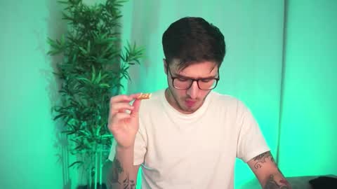 Snapshot of t0ny_wylie chatting on November 15, 2025, 10:12 am t0ny_wylie online show from November 15, 2025, 10:12 am