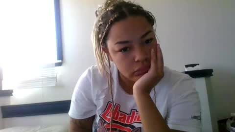 t_princess_t online show from September 8, 2025, 3:22 pm