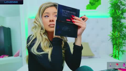 Snapshot of taahiraarabian chatting on December 23, 2024, 1:35 pm Arianna online show from December 23, 2024, 1:35 pm