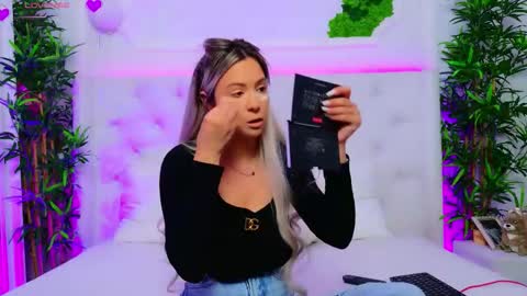 Arianna online show from November 5, 2025, 2:28 pm