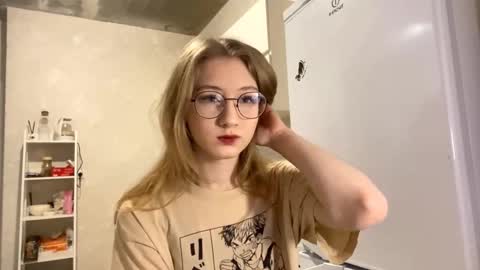 Snapshot of tainastoa chatting on December 5, 2025, 3:09 pm Tessa online show from December 5, 2025, 3:09 pm