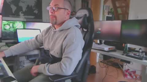 Snapshot of taipan6666 chatting on January 5, 2025, 12:53 pm Oliver online show from January 5, 2025, 12:53 pm