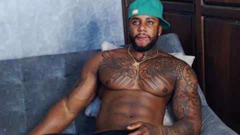 Snapshot of tairontucke chatting on January 8, 2025, 6:52 am Tairon Tucke online show from January 8, 2025, 6:52 am