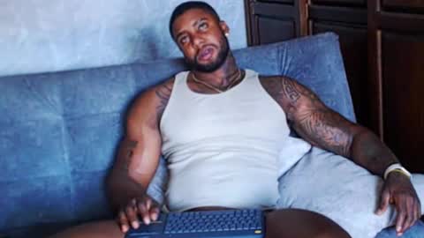 Snapshot of tairontucke chatting on January 13, 2025, 9:20 pm Tairon Tucke online show from January 13, 2025, 9:20 pm