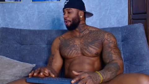 Snapshot of tairontucke chatting on February 25, 2025, 6:03 am Tairon Tucke online show from February 25, 2025, 6:03 am